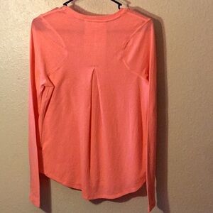 Avia really cute back pink long sleeve shirt top with thumb hole sleeves size S